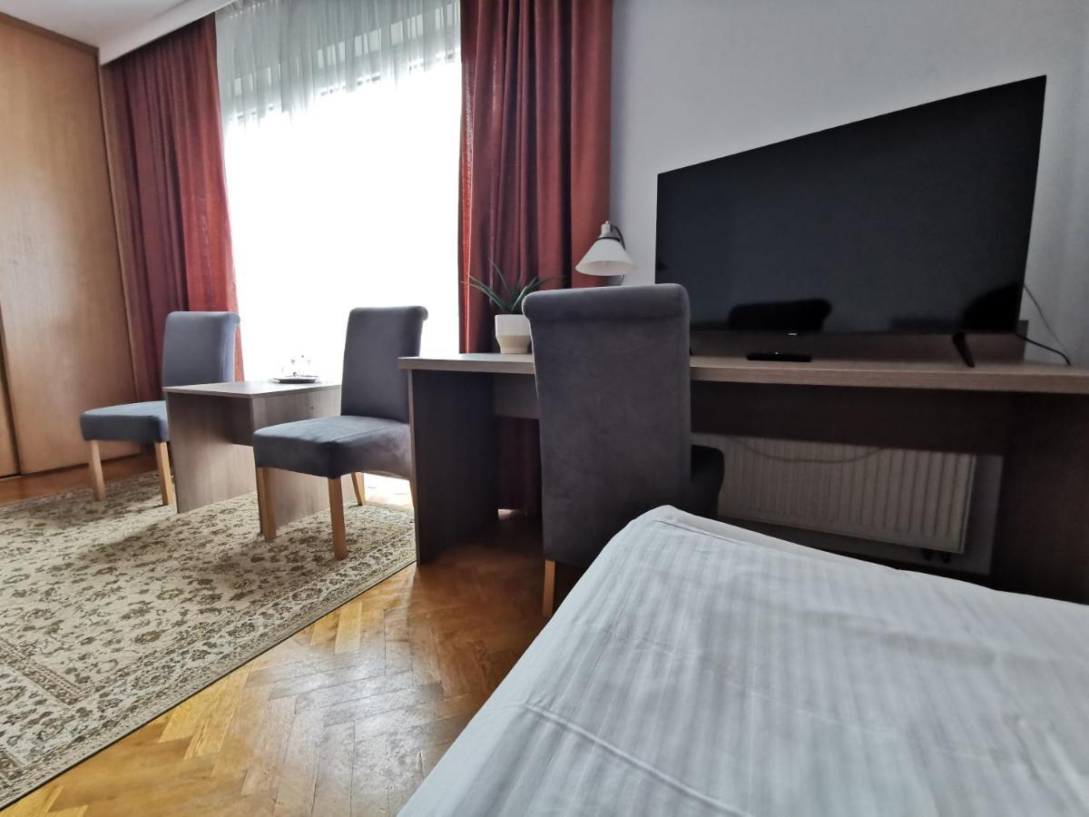 Hotel Zieliniec Poznań Exterior foto